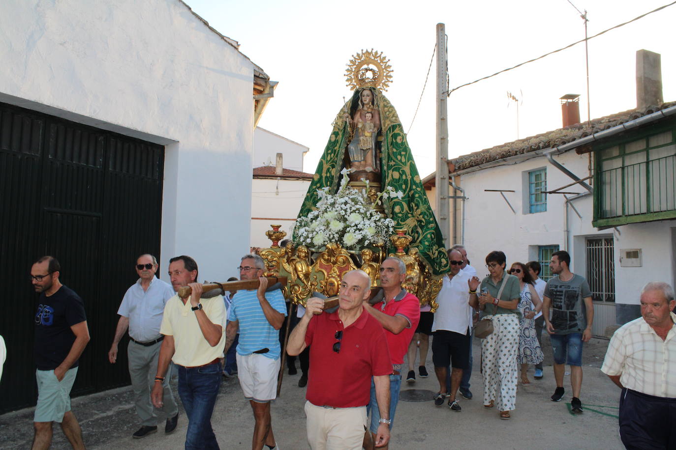 La Virgen de Valparaíso regresa a su ermita en Santibáñez de Béjar
