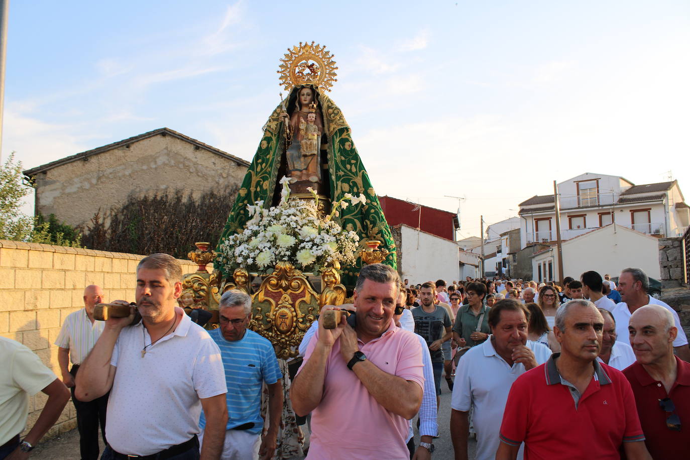 La Virgen de Valparaíso regresa a su ermita en Santibáñez de Béjar