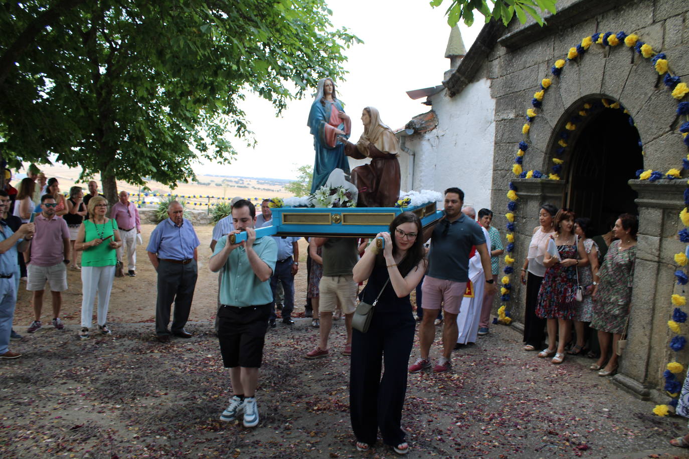 Berrocal de Salvatierra cumple con su patrona Santa Isabel