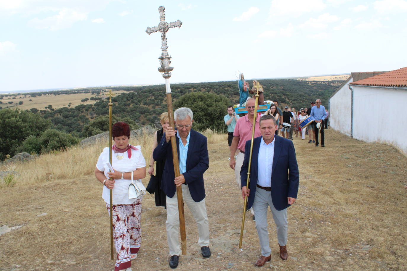 Berrocal de Salvatierra cumple con su patrona Santa Isabel