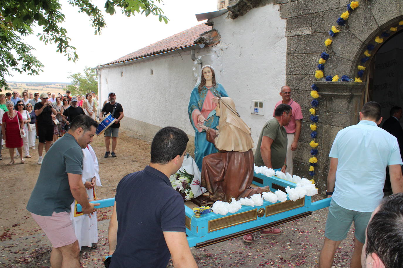 Berrocal de Salvatierra cumple con su patrona Santa Isabel