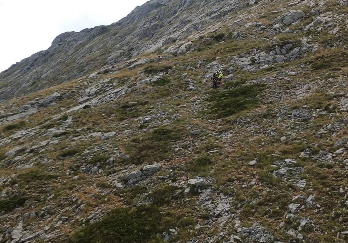 Imagen del rescate acometido en la zona de Monte Peña Abismo.