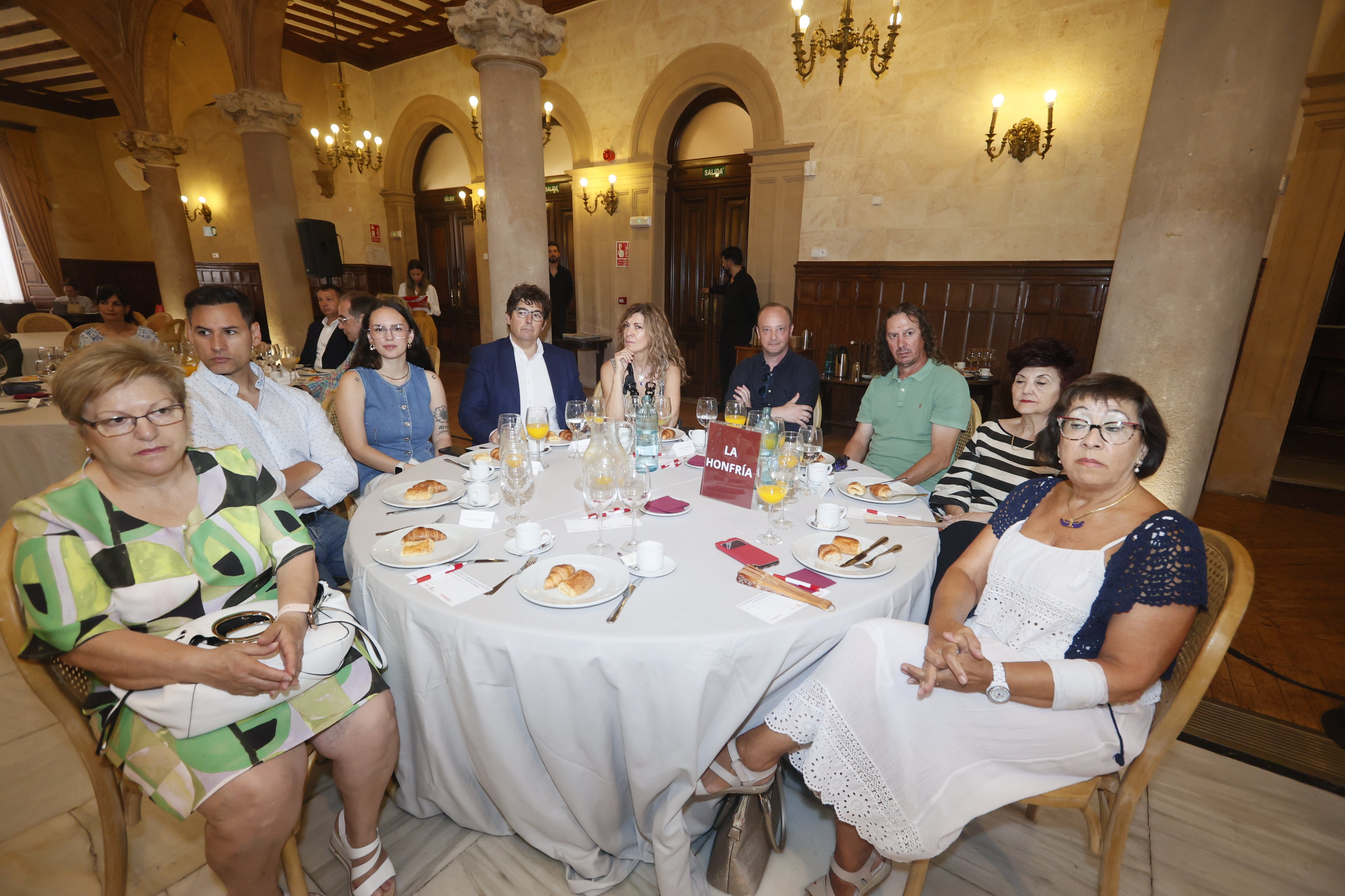 Martina Herrera, Carlos Inestal (Ronda Oeste E.S.), Yolanda Hernández (Grupo Fabián Martín), Melchor Martín (Autocares Hermanos Martín), Ana García (LA GACETA), Juan Carlos Sánchez (Grupo El Pilar), José Ángel Haro (Ayuntamiento de Encinas de Abajo), Rosa Martín y Marisa Martín (Asociación de Vecinos de Comuneros).