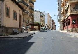 La calle Chinarral cuenta ya con nuevo asfalto.
