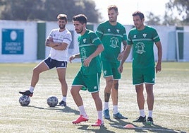 Rodrigo Flórez, entre Cristóbal, con el que volverá a coincidir, y Carlos Rubén.