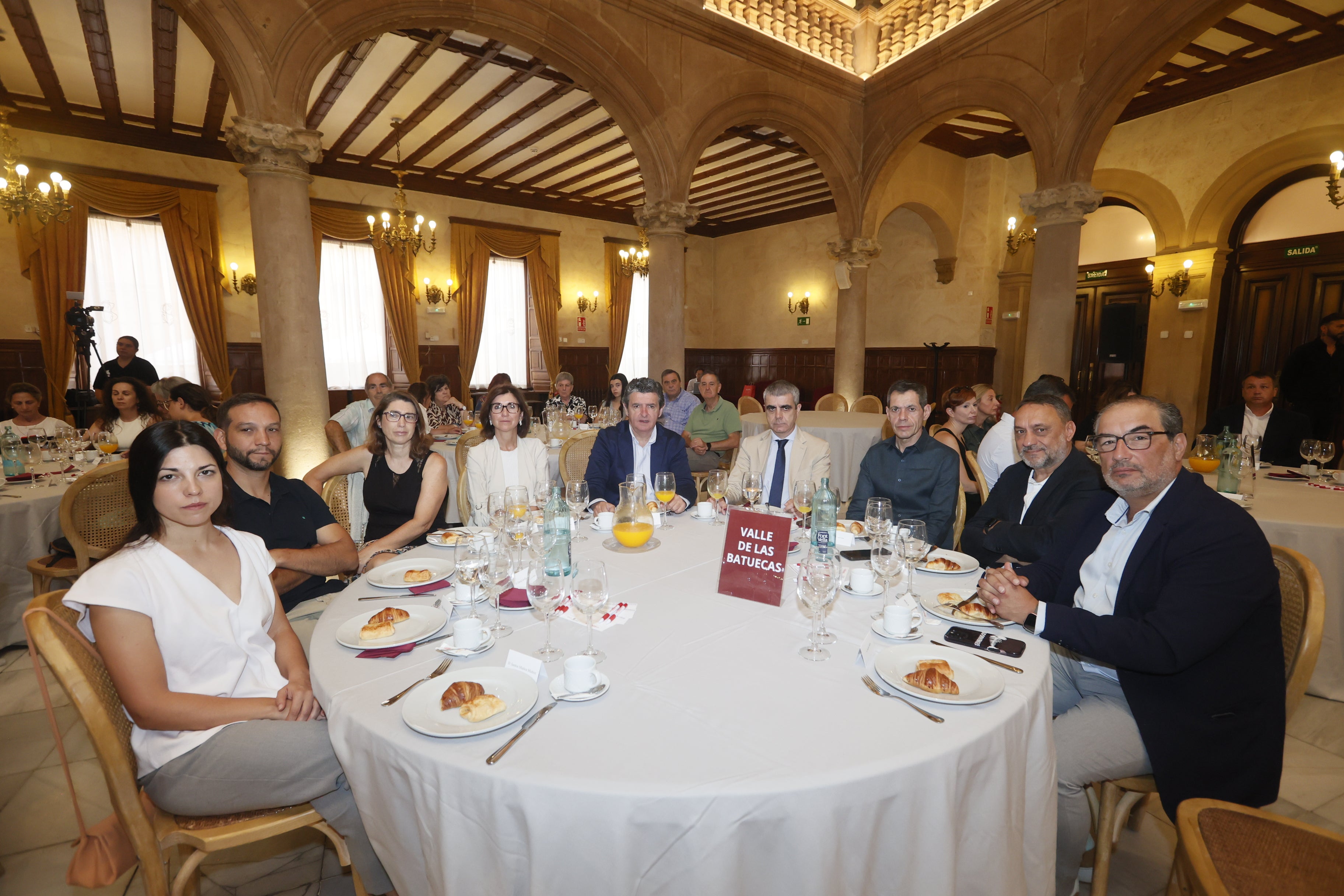 Marta Navarro y David Sevilla (DHL Salamanca), Pilar Millán (ETSA), María Jesús San José (LA GACETA), Antonio Pablos y Manuel Pablos (Aesbus Autocares Armuña), Julio Cosme (Autocares Cosme), Justino Sanchón (Grupo Avanza) y Fernando García (FECYLBUS).