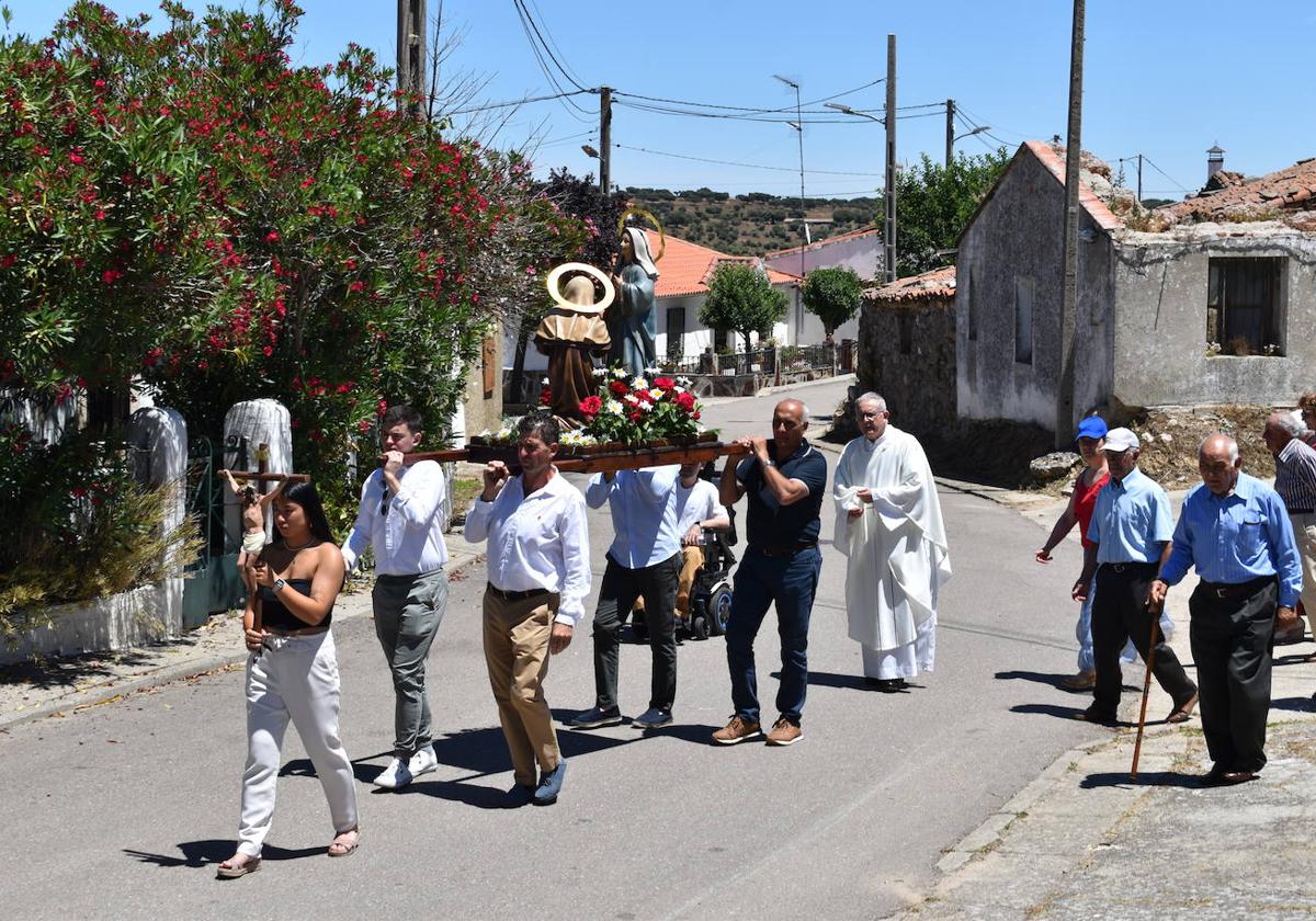 Momento de la procesión de Santa Isabel del pasado año en Buenavista.