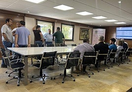 Imagen de la mesa de vacuno de vida instantes antes de celebrarse.