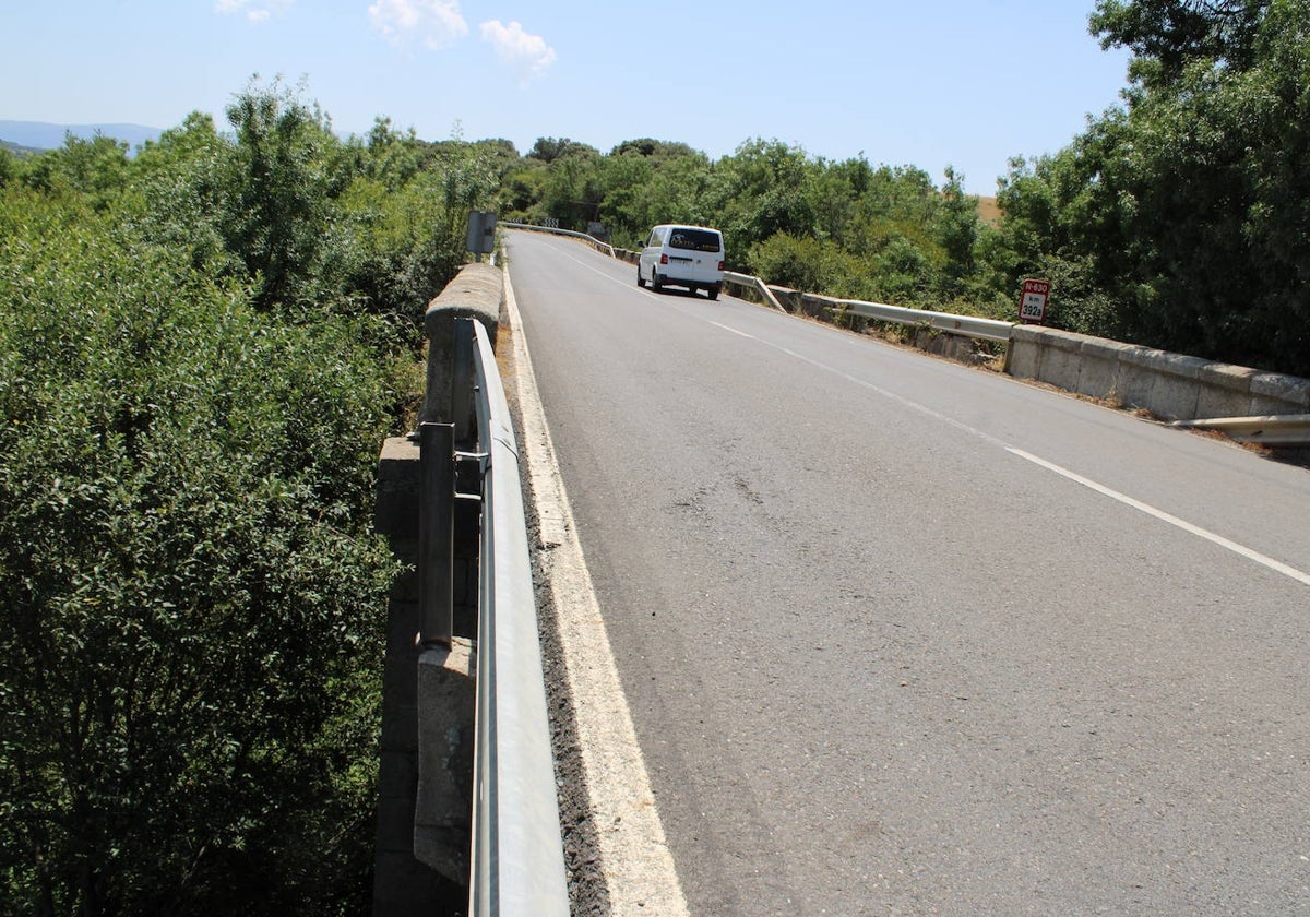 Imagen del puente de los Cinco ojos de acceso a Guijuelo por la N-630.
