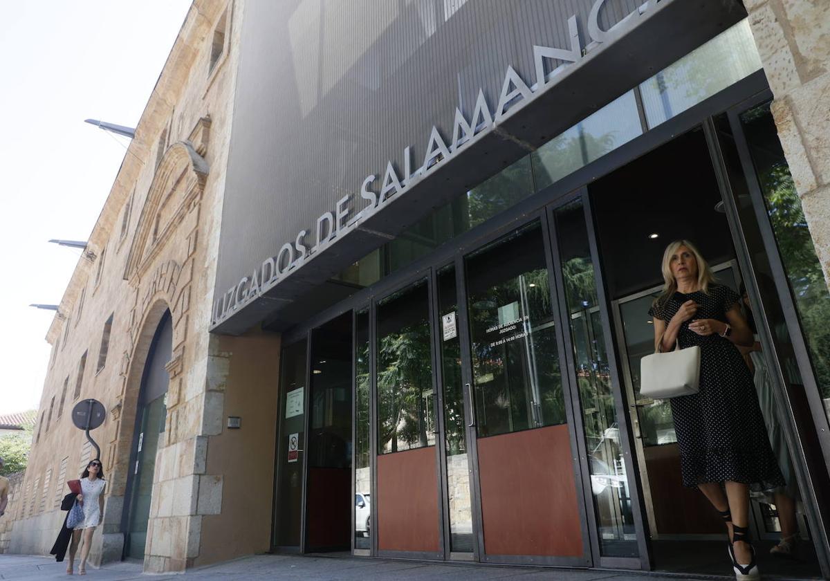 El acceso a los Juzgados de la plaza de Colón ha estado prácticamente desierto durante la mañana de este martes.