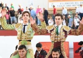 Julio Norte y Salvador Herrero, a hombros en Villanueva del Campo (Zamora).