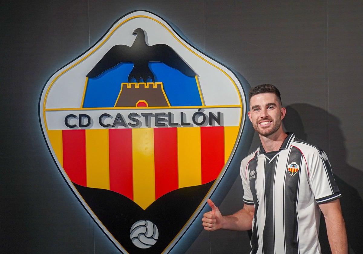 El salmantino Diego Barri con la camiseta del CD Castellón.