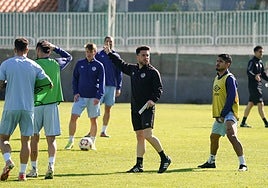 Jorge García, dando indicaciones durante una de las últimas sesiones de entrenamiento del pasado curso.