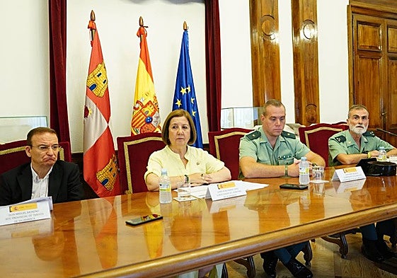 Miguel Moreno, Rosa López, Isaías Galache y Manuel Mendoza, este miércoles en la Subdelegación.