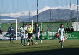 Cristóbal Gil celebra un gol este pasado curso con el CD Guijuelo.