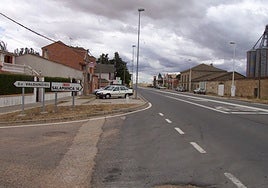 Travesía de la N-630, a su paso por Calzada de Valdunciel, donde se encuentra el club.