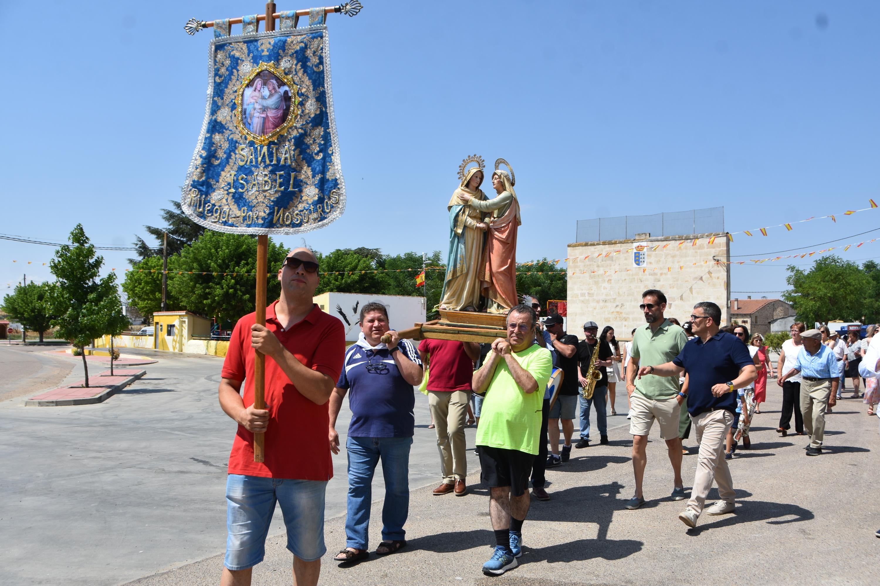 Forfoleda honra a Santa Isabel entre música y tradición