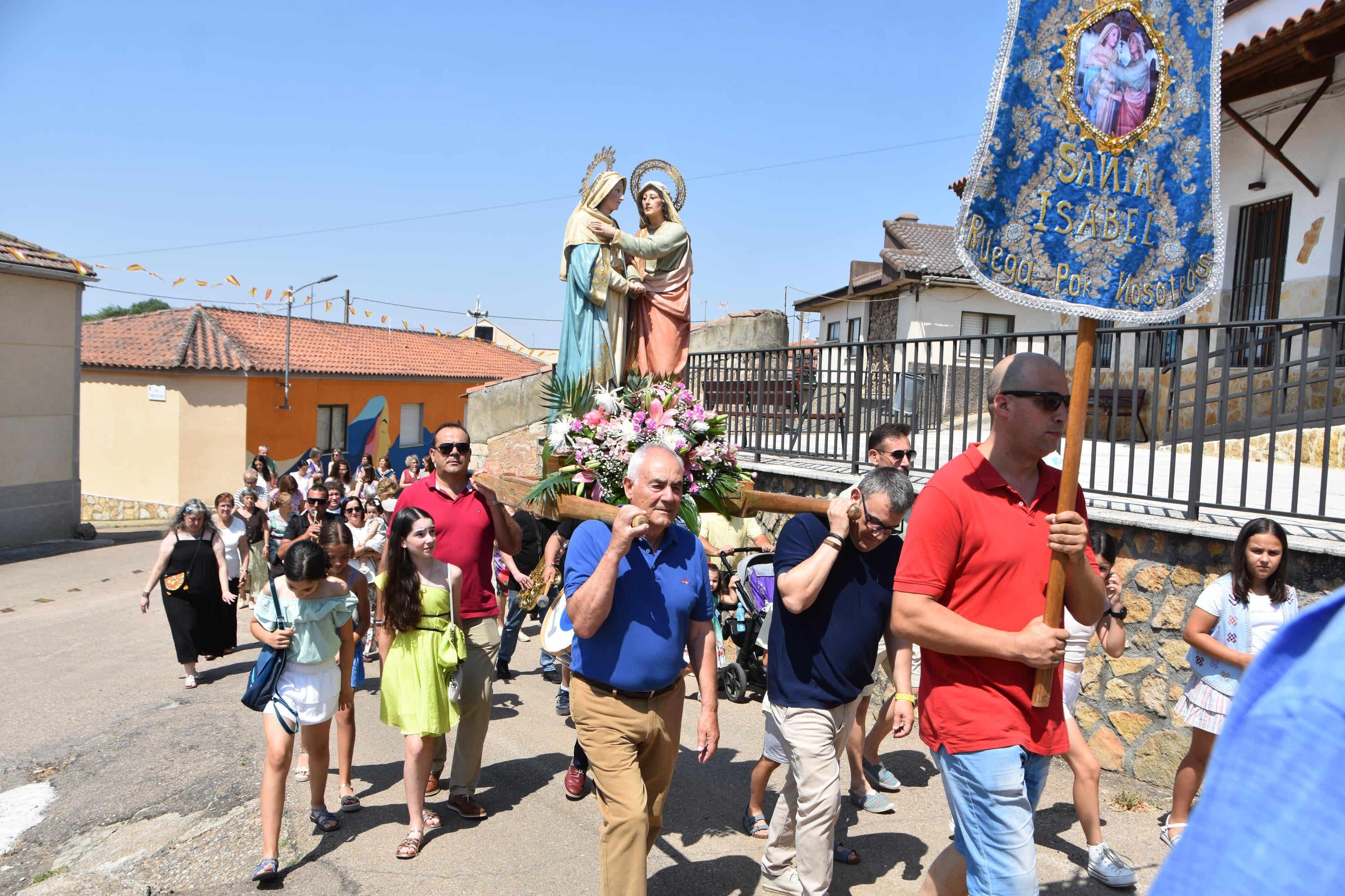 Forfoleda honra a Santa Isabel entre música y tradición