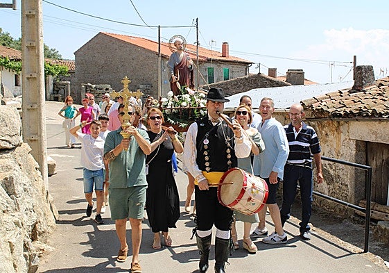 La procesión con la imagen del santo abrió las celebraciones