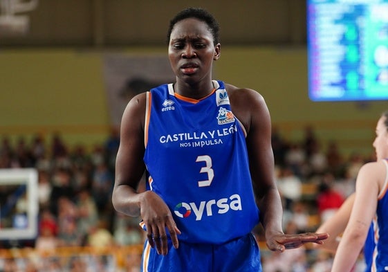 Sika Koné, en un partido con el Perfumerías Avenida.