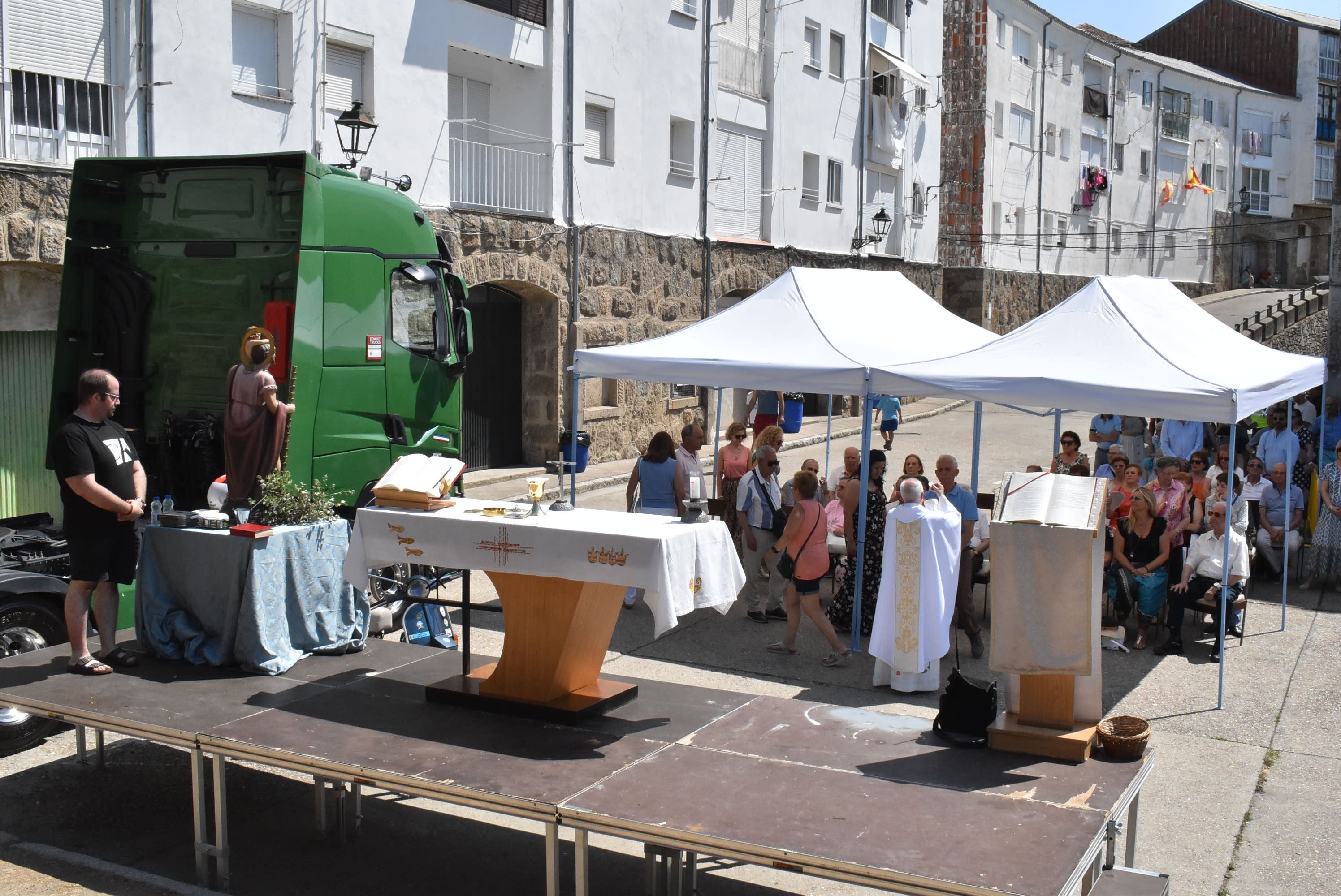 El barrio de La Antigua en Béjar honra a San Cristóbal para despedir sus fiestas de verano