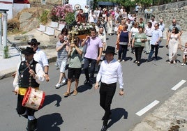 La procesión con la imagen del santo abría este domingo la programación festiva