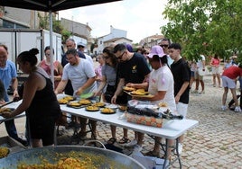 La paella congregó a numerosos vecinos