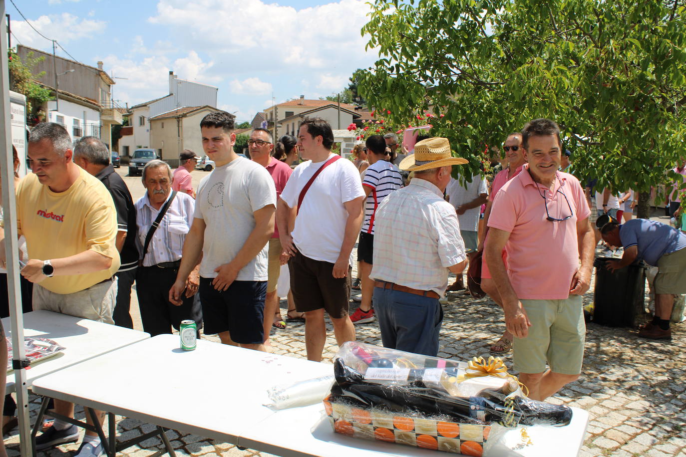 Endrinal despide sus fiestas con el día del Cristo y la paella