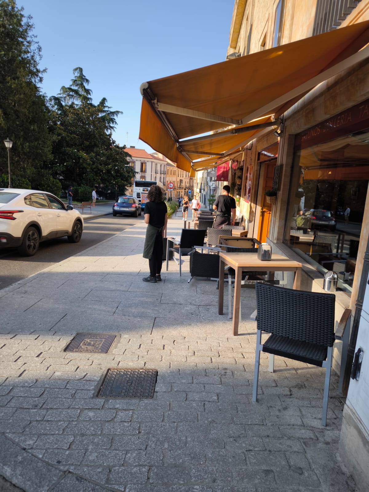 Un conductor ebrio siembra el pánico por el centro: embiste a toda velocidad la terraza de una cafetería en San Pablo