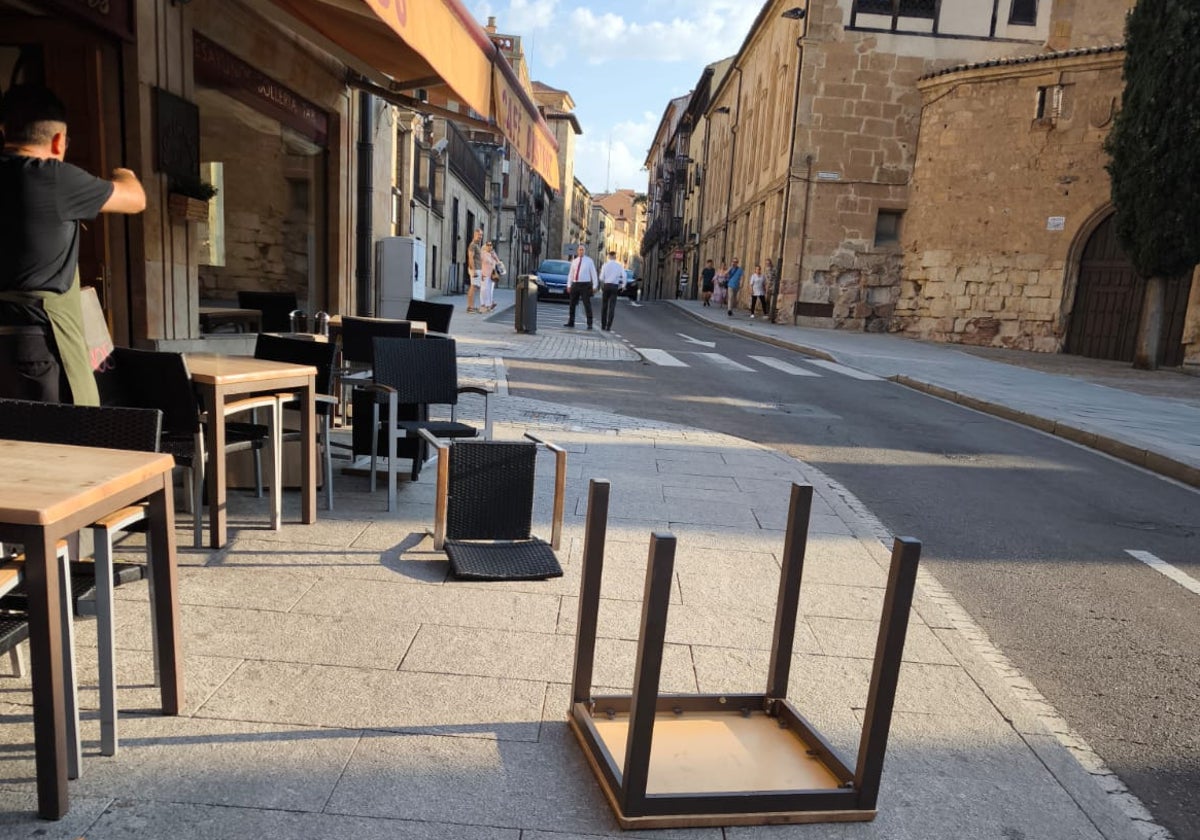 Un conductor ebrio siembra el pánico por el centro: embiste a toda velocidad la terraza de una cafetería en San Pablo