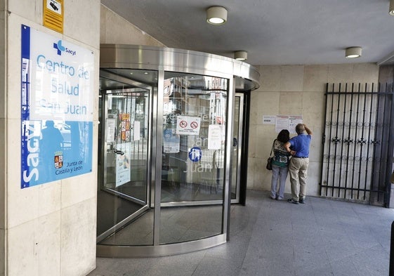 Entrada del centro de salud de San Juan.