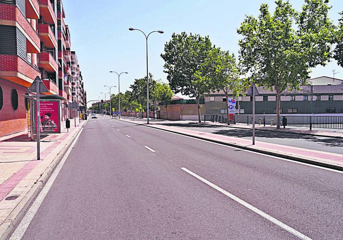 Calle Jesús Arambarri, una de las arterias principales de Puente Ladrillo.