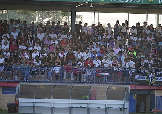 Aficionados del Santa Marta y el Salamanca UDS en un partido en el San Casto.