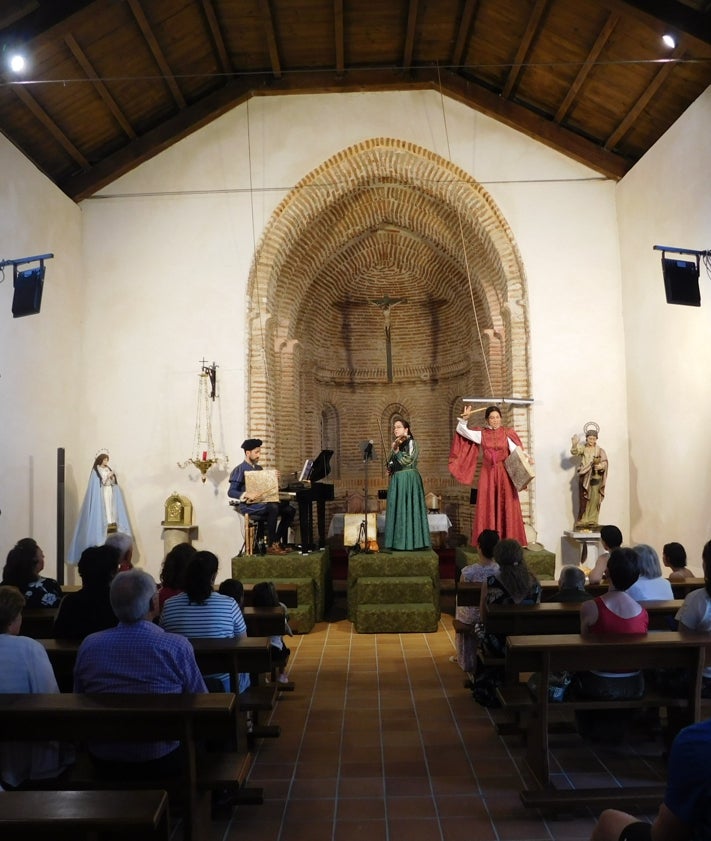 Imagen secundaria 2 - Nuevo éxito de«Arcos y Ecos» con su puesta en escena en Turra de Alba