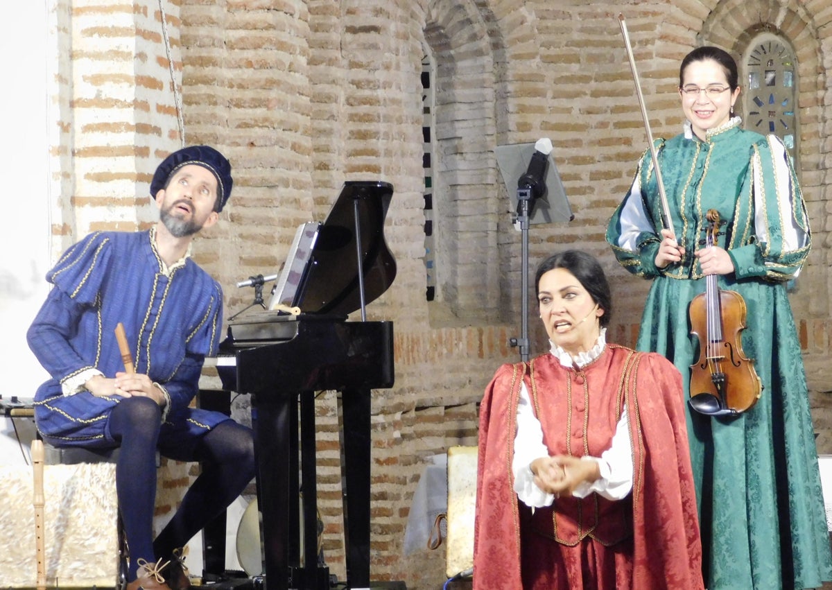 Imagen secundaria 1 - Nuevo éxito de«Arcos y Ecos» con su puesta en escena en Turra de Alba