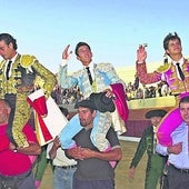 Andrés Sánchezcon El Juli y Finito en una corrida de Fuentesaúco en el año 2000.