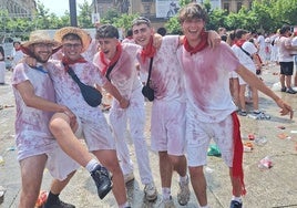 Óscar Hernández y sus amigos, en San Fermín.