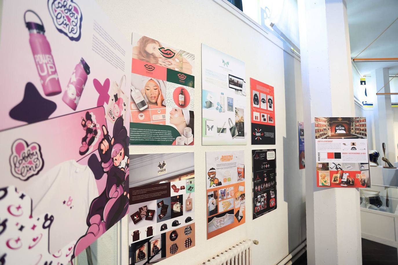 Imagen principal - La Escuela de Arte exhibe su talento