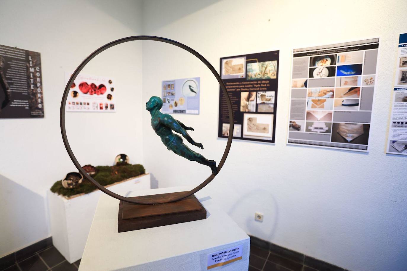 Imagen secundaria 2 - La Escuela de Arte exhibe su talento