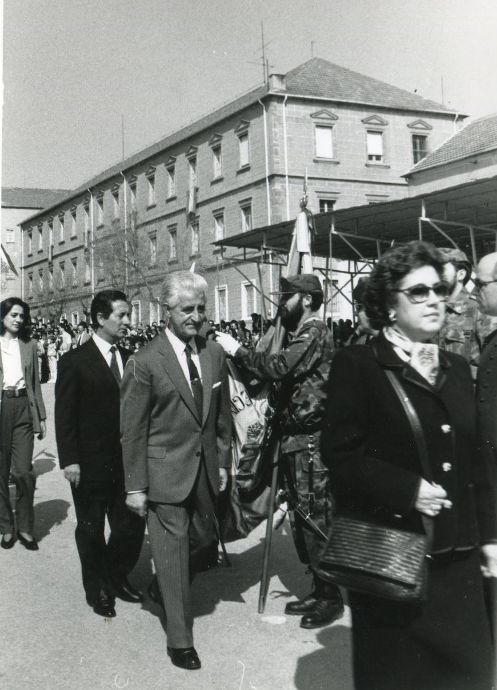 El 20 de marzo de 1994 juraron bandera 172 soldados en el cuartel Julián Sánchez «El Charro» y, junto a ellos, una treintena de civiles entre los que estaban Santiago Martín y su esposa Carmen García Cobaleda.