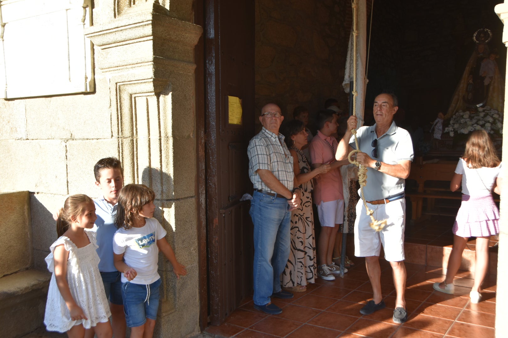 Ledesma honra a la Virgen del Carmen en su paso del río