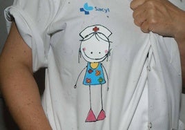 La bata de una trabajadora de pediatría.