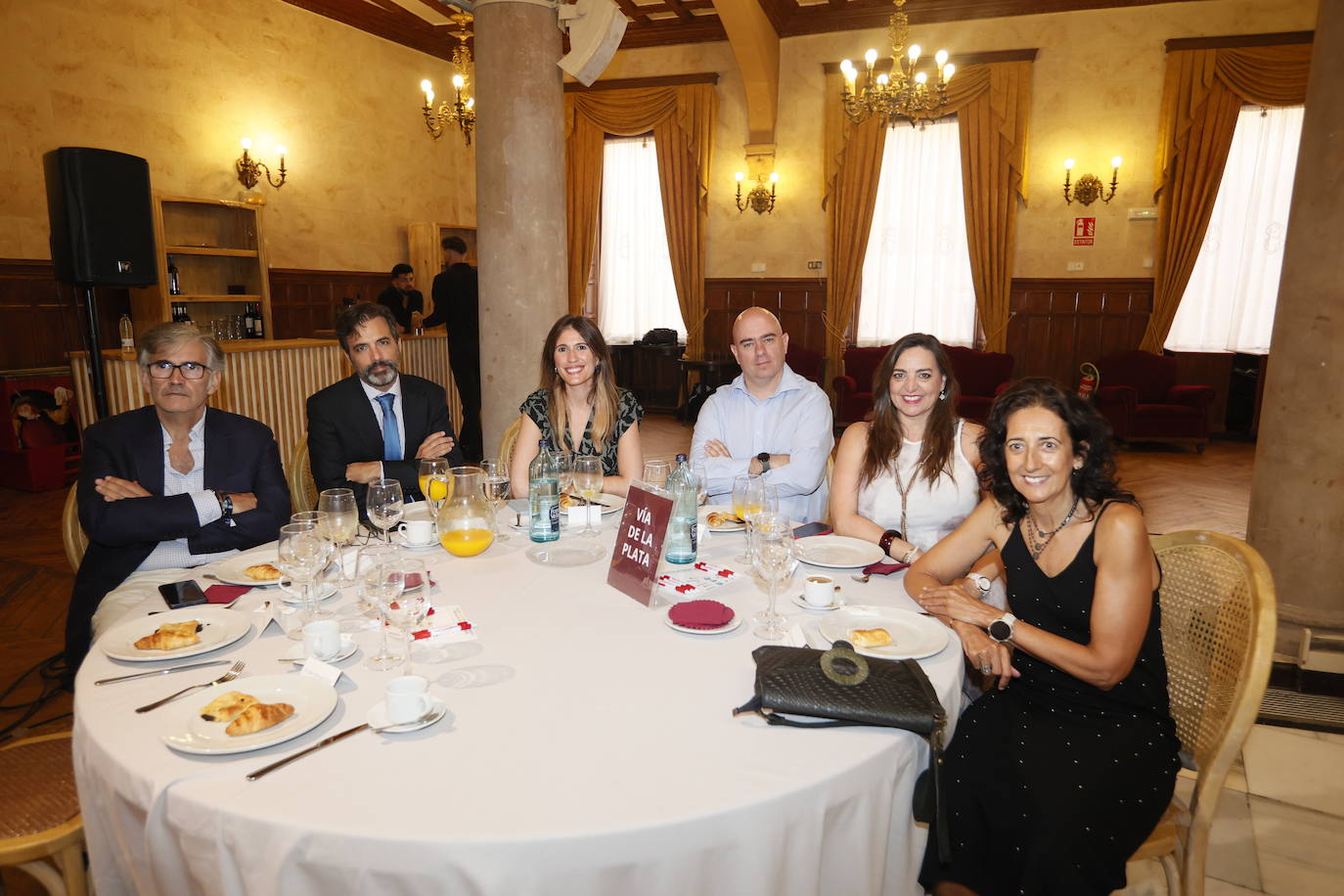 Javier Mateos (Auto Salamanca), Fernando Díaz (Grupo Ferpal), Marian Holgado (LA GACETA), Ignacio Santamartina (Idimas), Marina Rodríguez (Nationale Nederlanden), y Montserrat Mateos (UPSA).