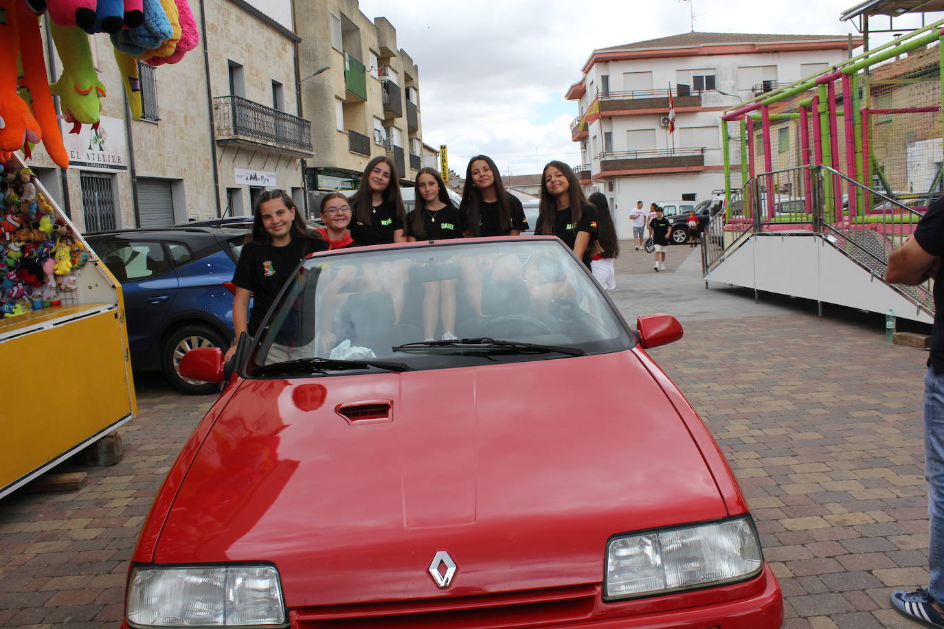 Masiva bendición de vehículos y conductores entre sonidos de claxon en La Fuente de San Esteban