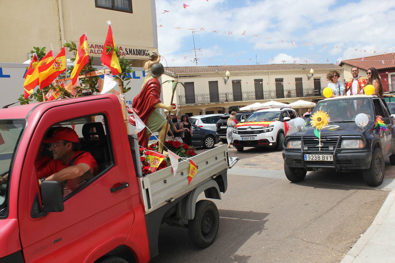Masiva bendición de vehículos y conductores entre sonidos de claxon en La Fuente de San Esteban