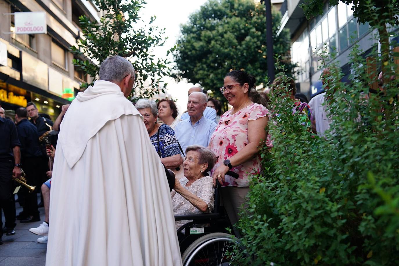 La Virgen del Carmen procesiona con un nuevo paso