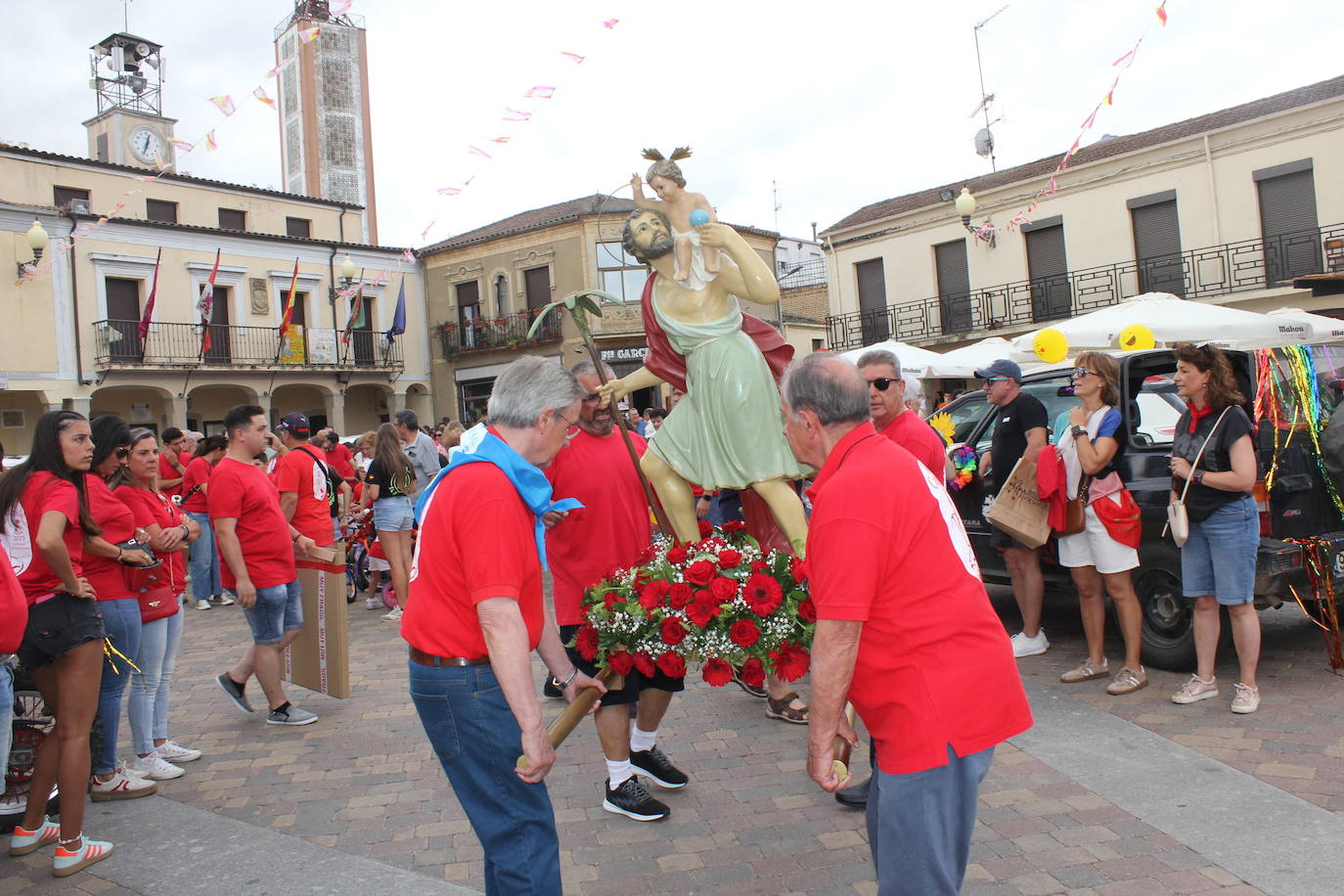 Masiva bendición de vehículos y conductores entre sonidos de claxon en La Fuente de San Esteban