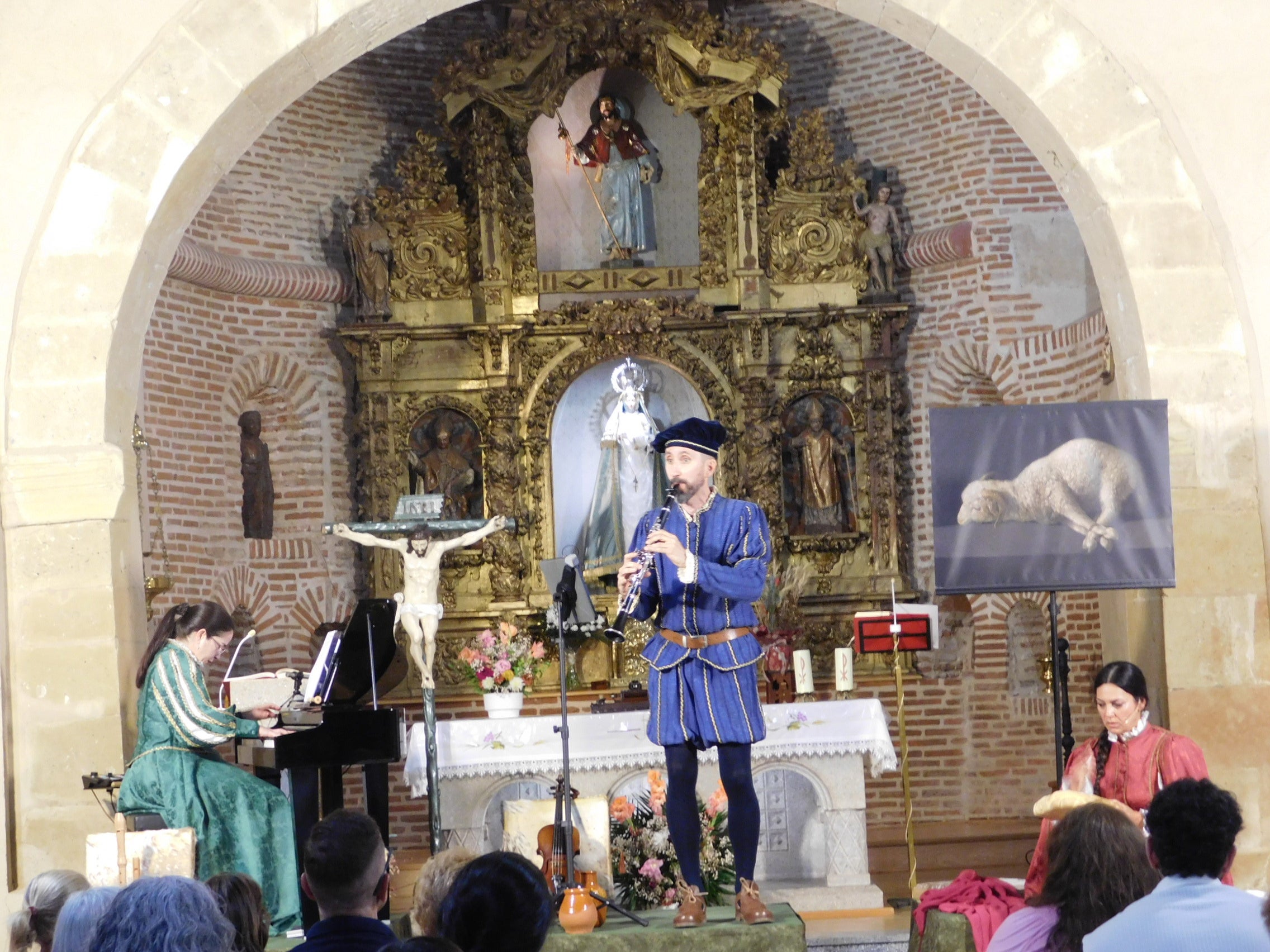 La parroquia de Aldealengua acoge la obra teatral &#039;Arcos y Ecos&#039;