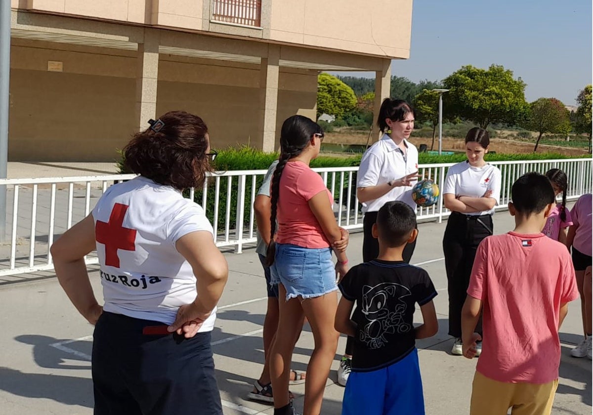 Participantes en el campamento de Cruz Roja en Santa Marta.