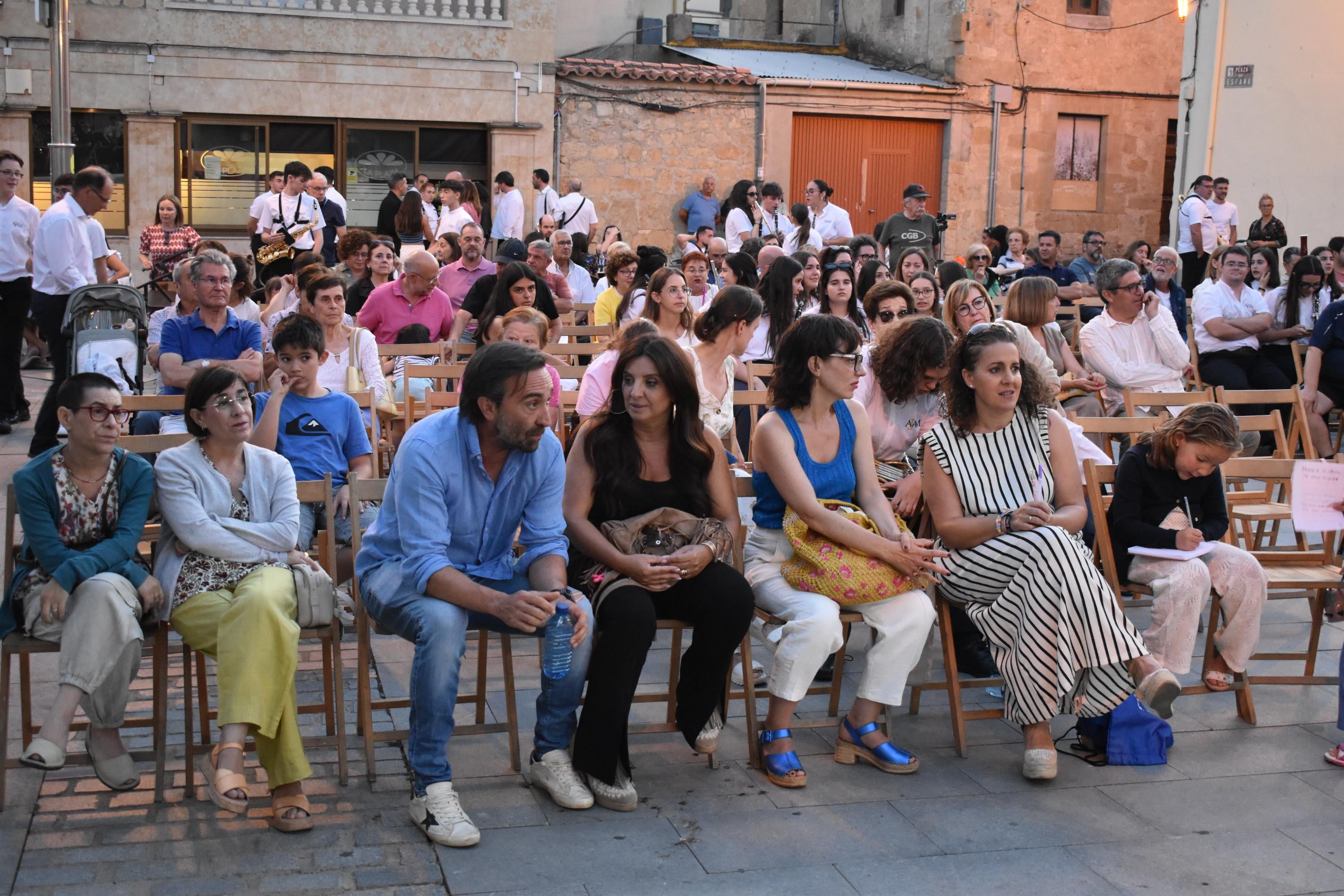 Villamayor vibra al ritmo de 100 músicos en sus 'Noches de verano'
